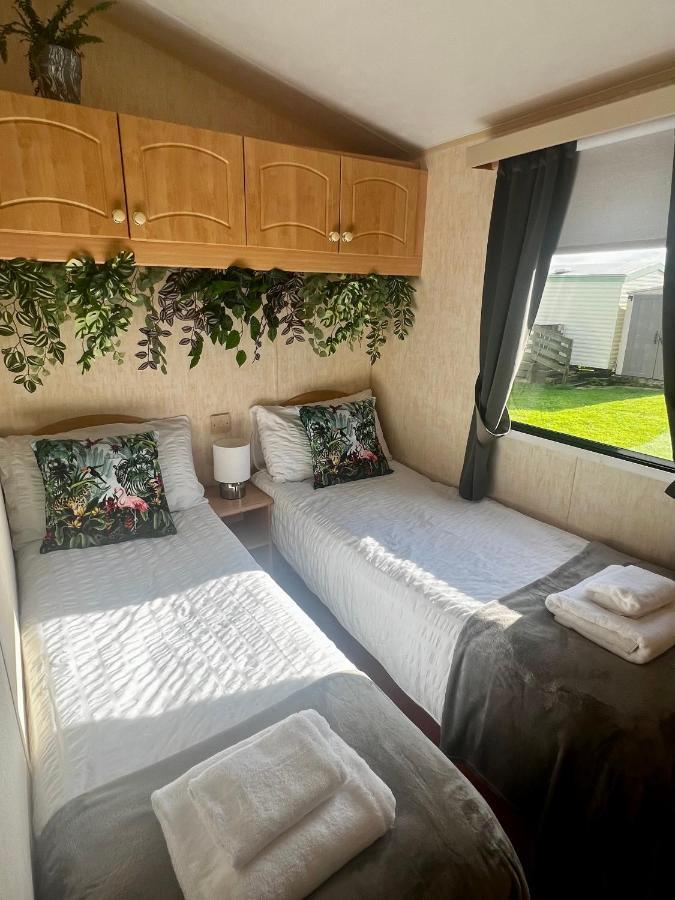 Jungle House No.26 At Three Lochs Holiday Park Newton Stewart Exteriör bild